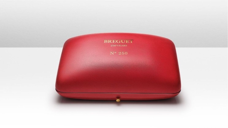 A new presentation box © Breguet