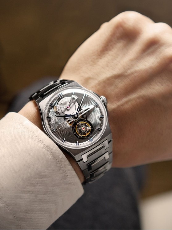 Antarctique Tourbillon Secret Alloy © Czapek