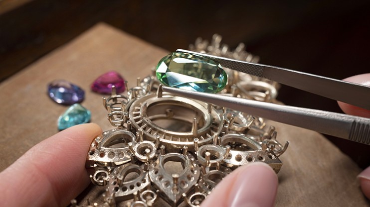 Assembling of a jewelry watch © Bulgari
